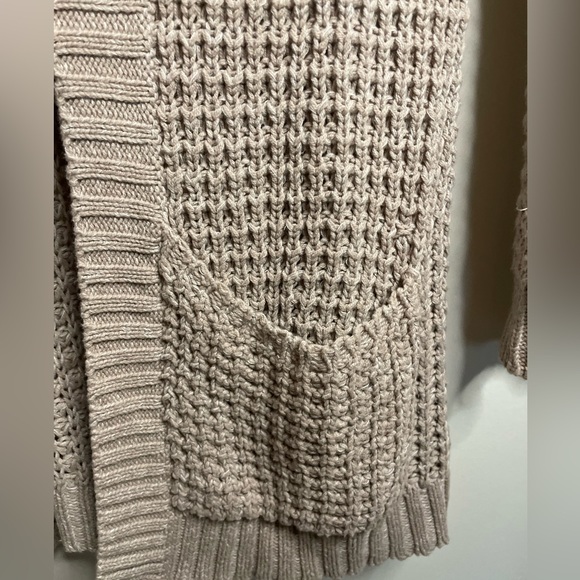 Express Cream Knit Long Layer Sweater sz medium - Picture 2 of 7